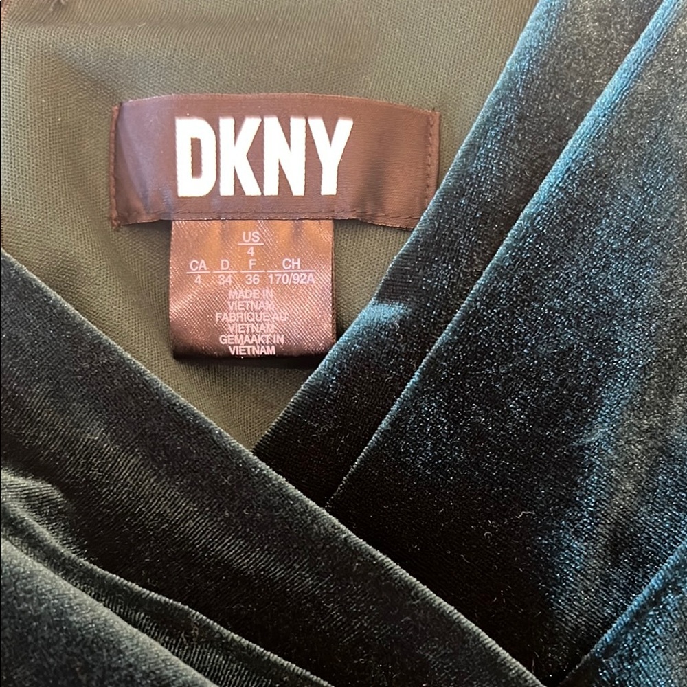DKNY‎ Elegant Green Velvet Wrap Dress Women’s Size 4